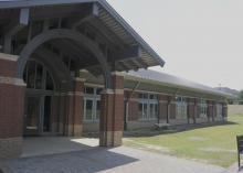 Overhangs and a light-colored roof on the Department of Landscape Architecture building on the Mississippi State University campus block summer sunlight and reduce indoor temperatures for greater energy efficiency. (Photos by Scott Corey)